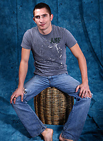 Stud jacking off his dick with flashlight toy