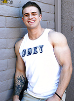 Jonny PITT: Ripped Bodybuilder Jerks OFF